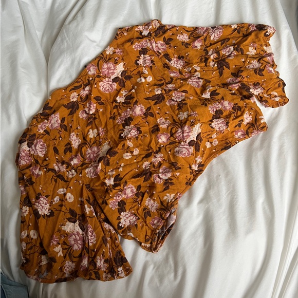 Floral tie up cropped tee from American Eagle 🌼 - Picture 5 of 5